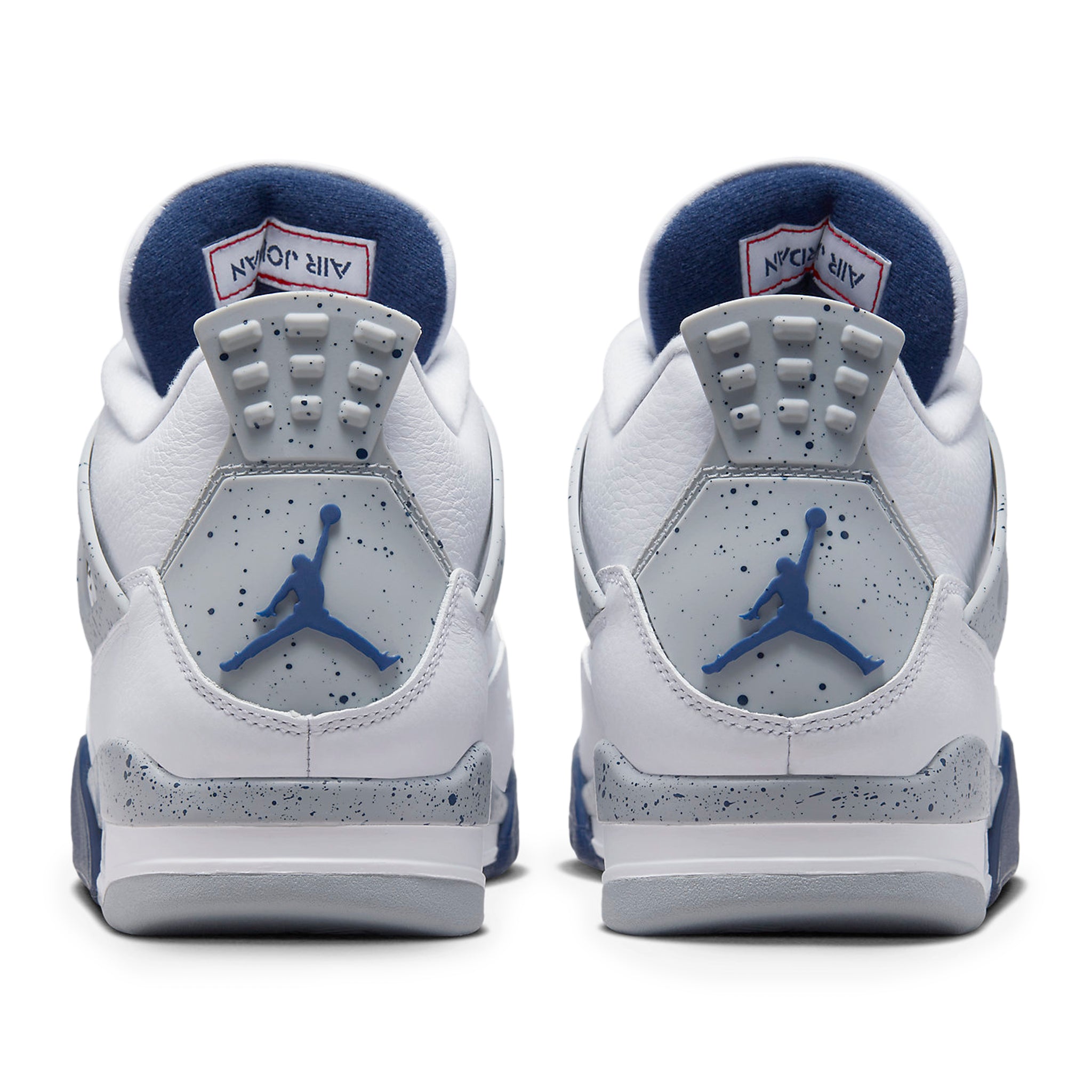 Air Jordan 4 Navy Retro.