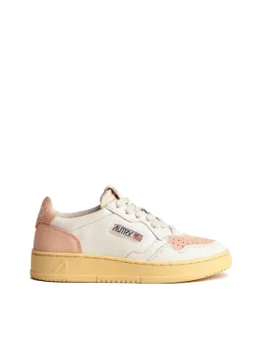 Autry Medalist Low Trainers in White and Coral, Best Price [direct result]