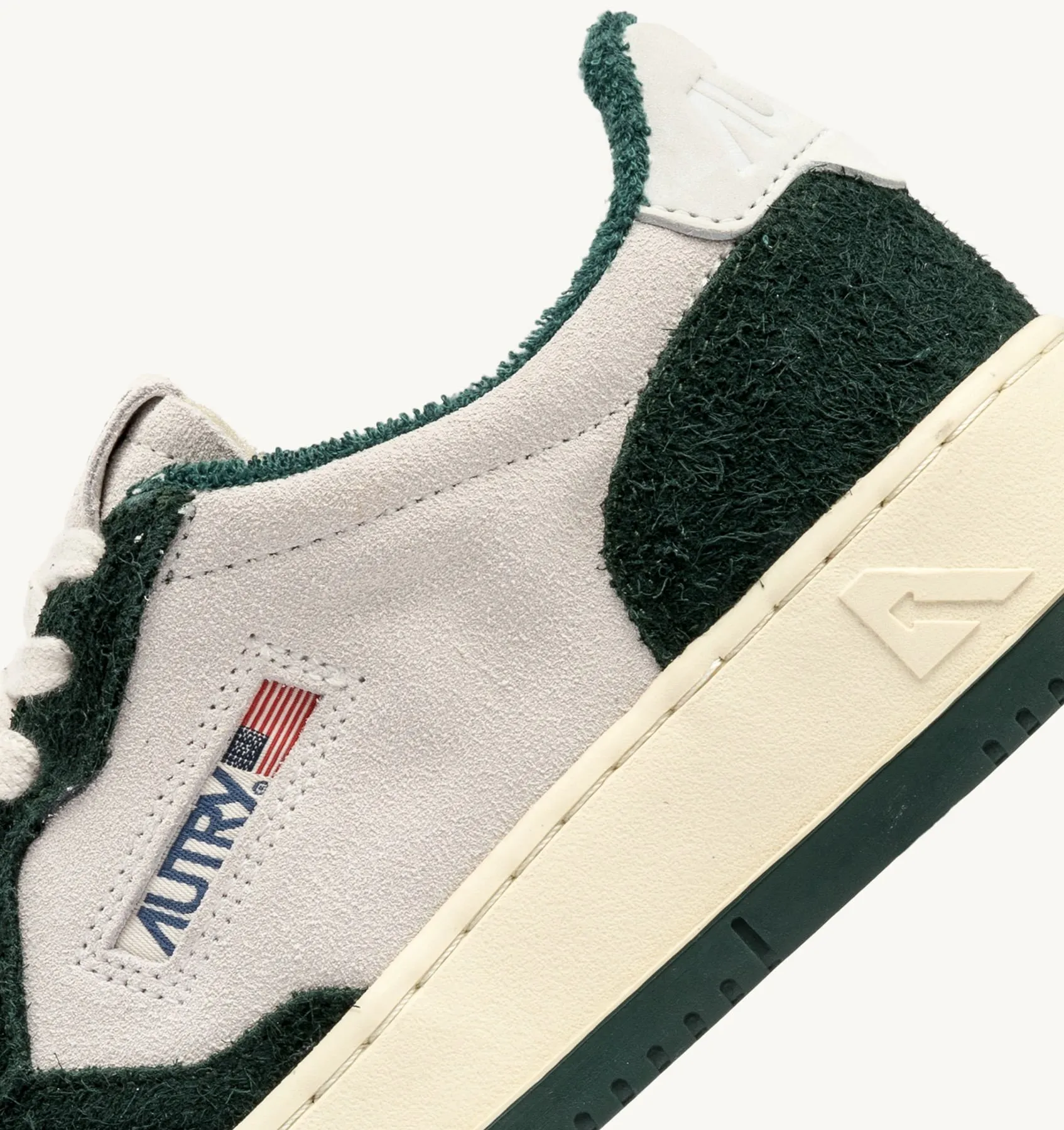 Autry Sneakers Men Medalist Low Bottle Green Suede