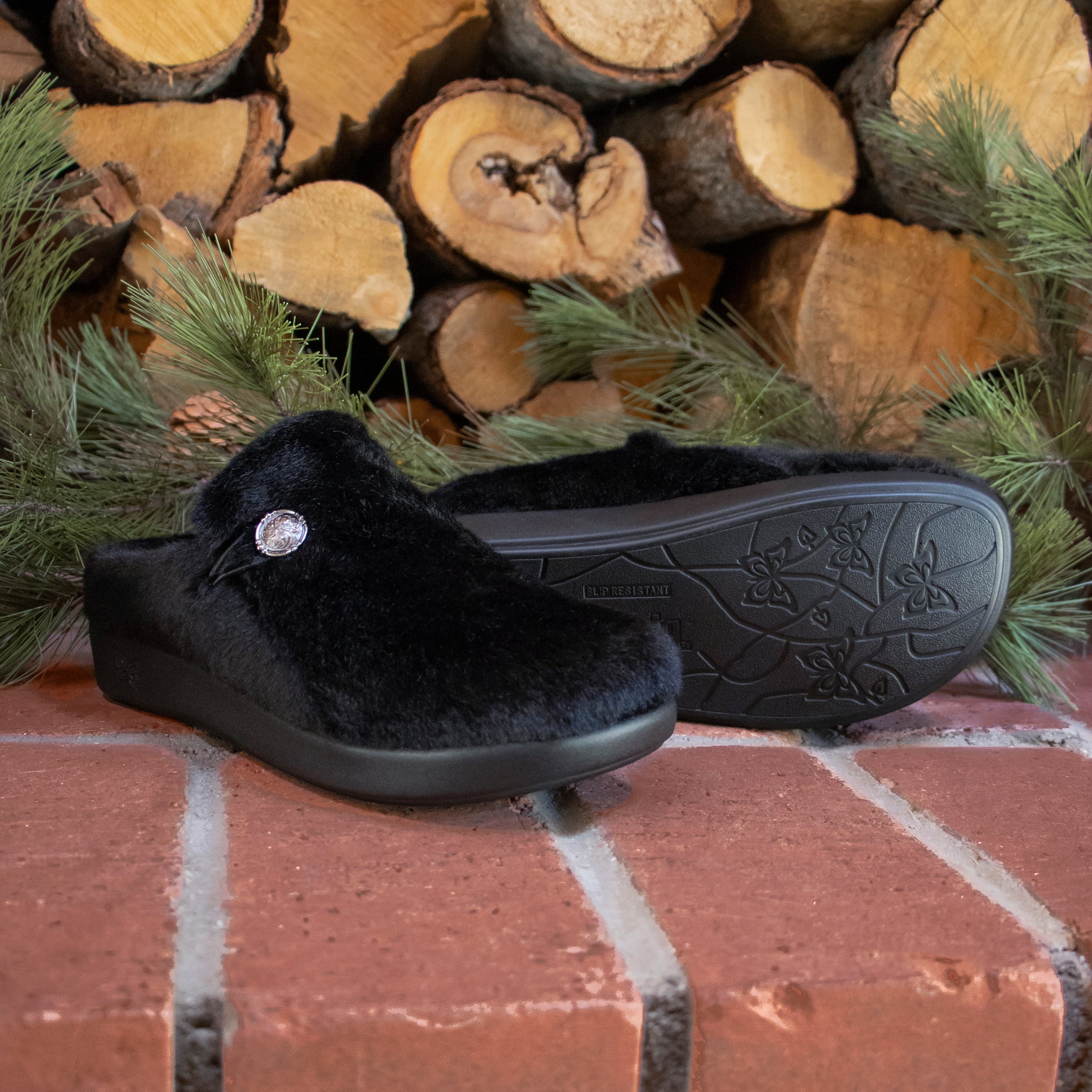 Black slipper for lounging