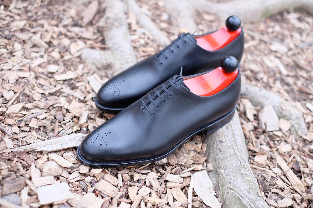 Crescent - Black Calf leather, elegant and versatile