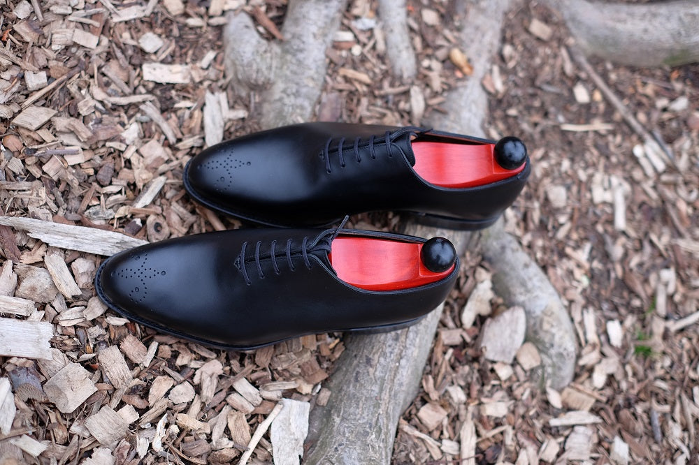 Crescent - Black Calf leather, elegant and versatile