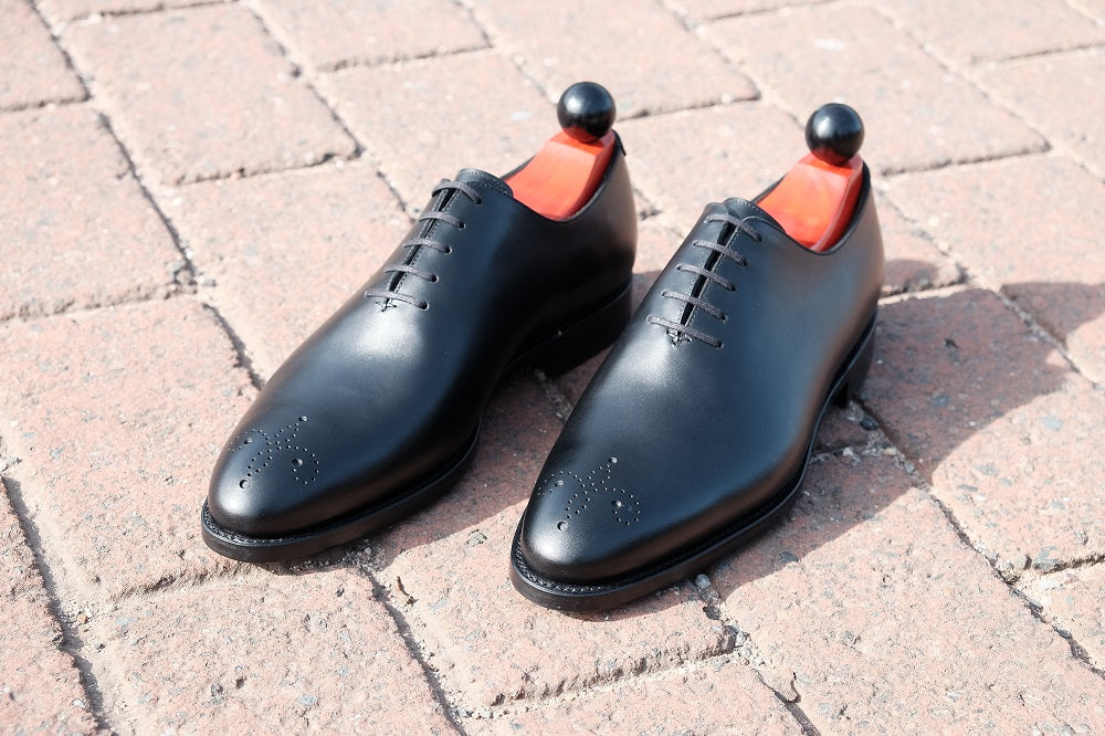 Crescent - Black Calf leather, elegant and versatile