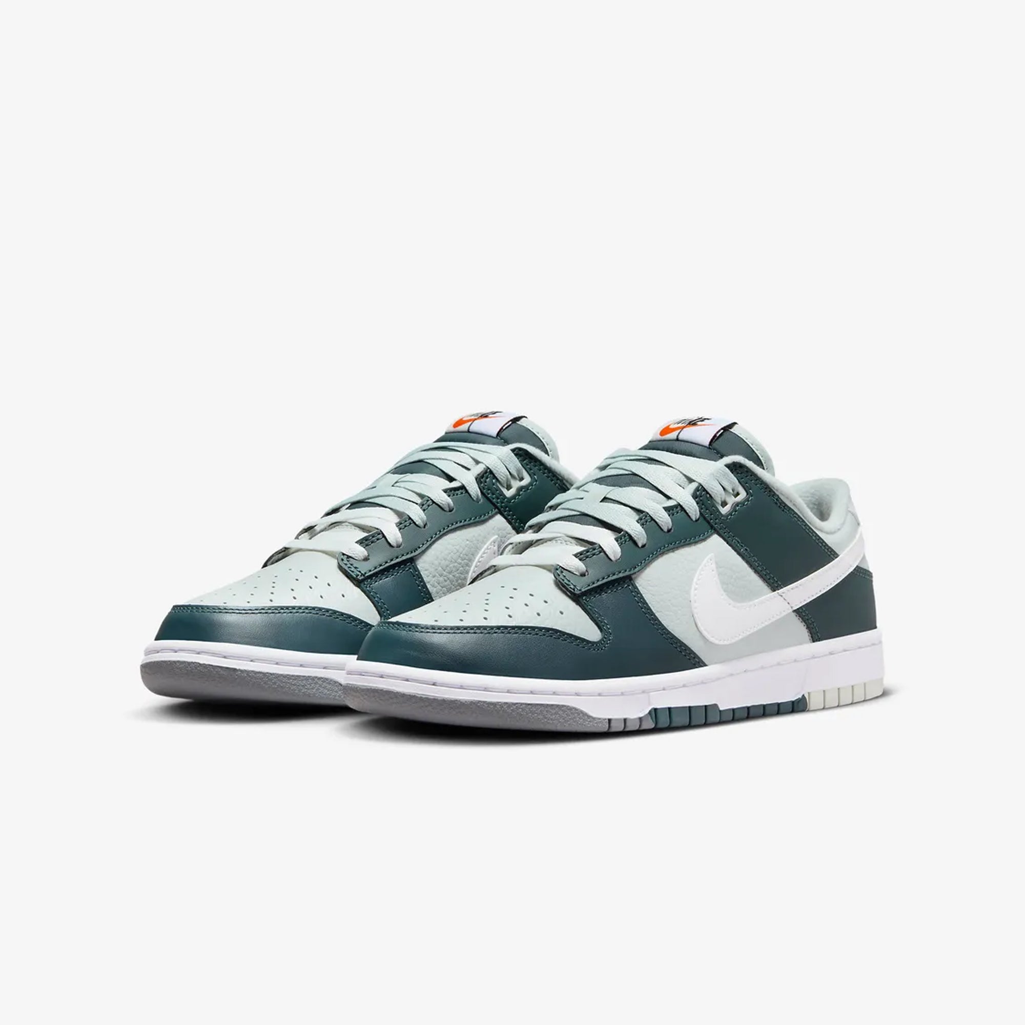 Dunk Low Retro Premium Deep Jungle White Light Silver.