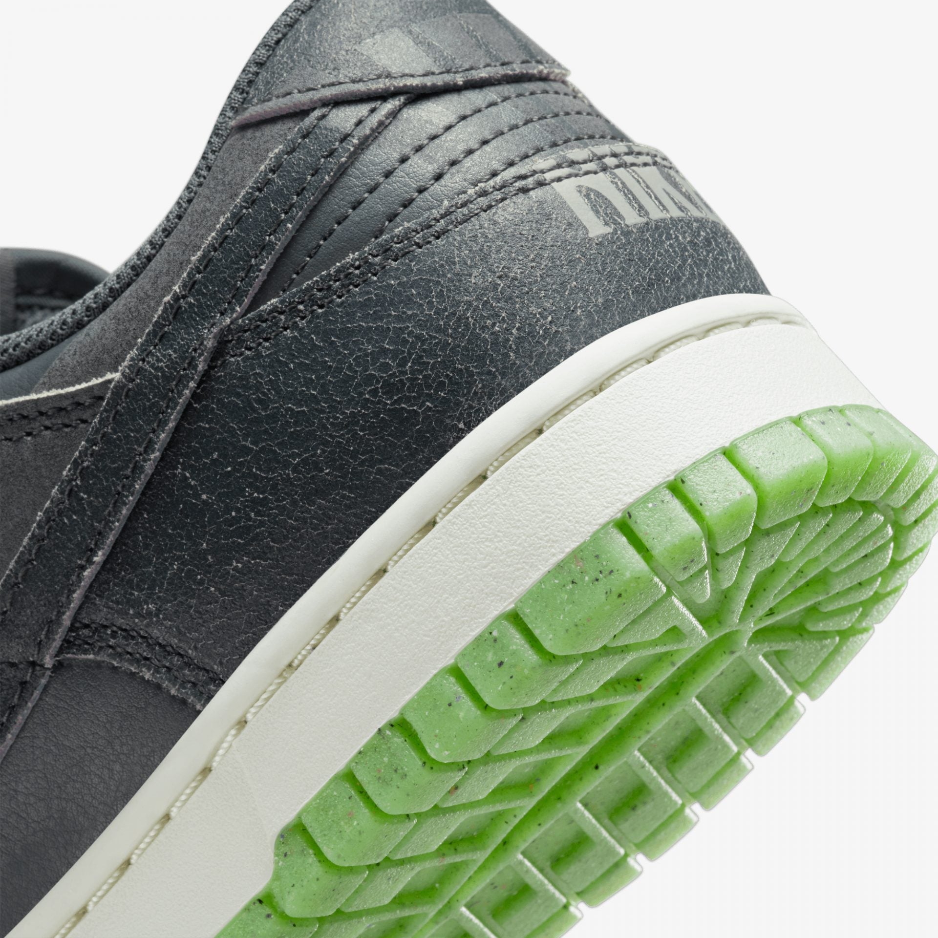 Dunk Low Retro Premium Scream Green