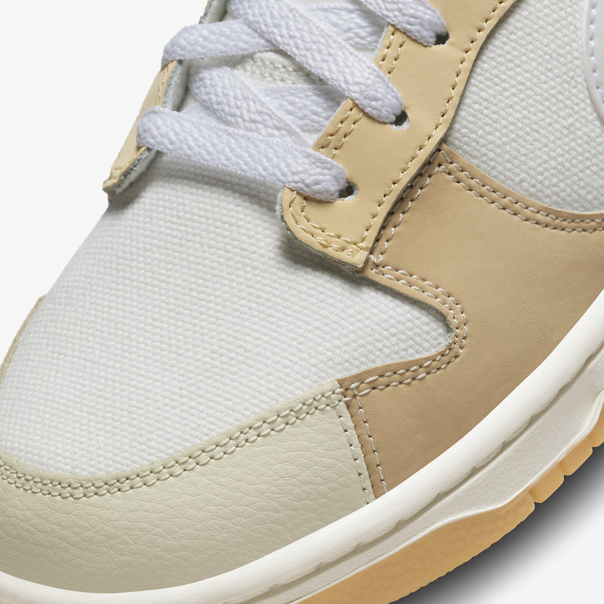 Dunk Low SE White Sail White Sanddrift