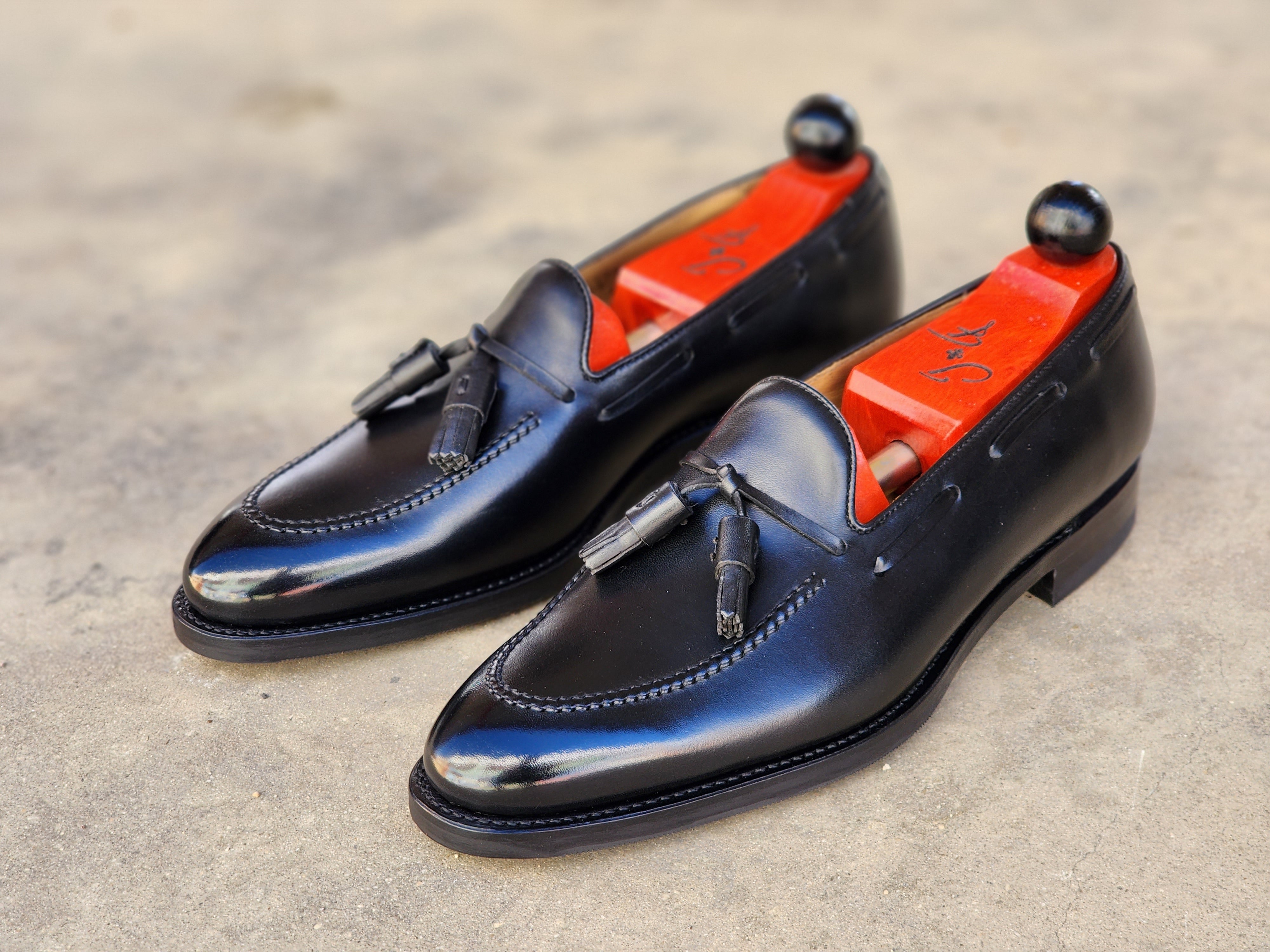 Haller - Black Calf can be rewritten as Black Calf Haller or Calf Leather Haller.