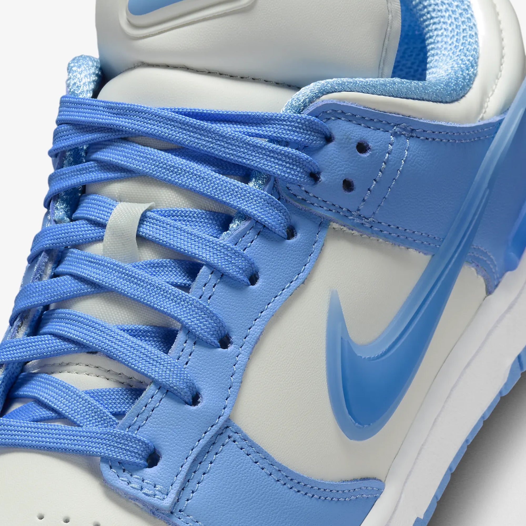 Nike WMN's Dunk Low Twist 'Photon Dust/University Blue-White'