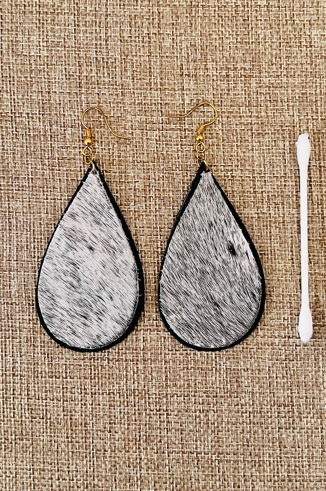 Pear-shaped earrings