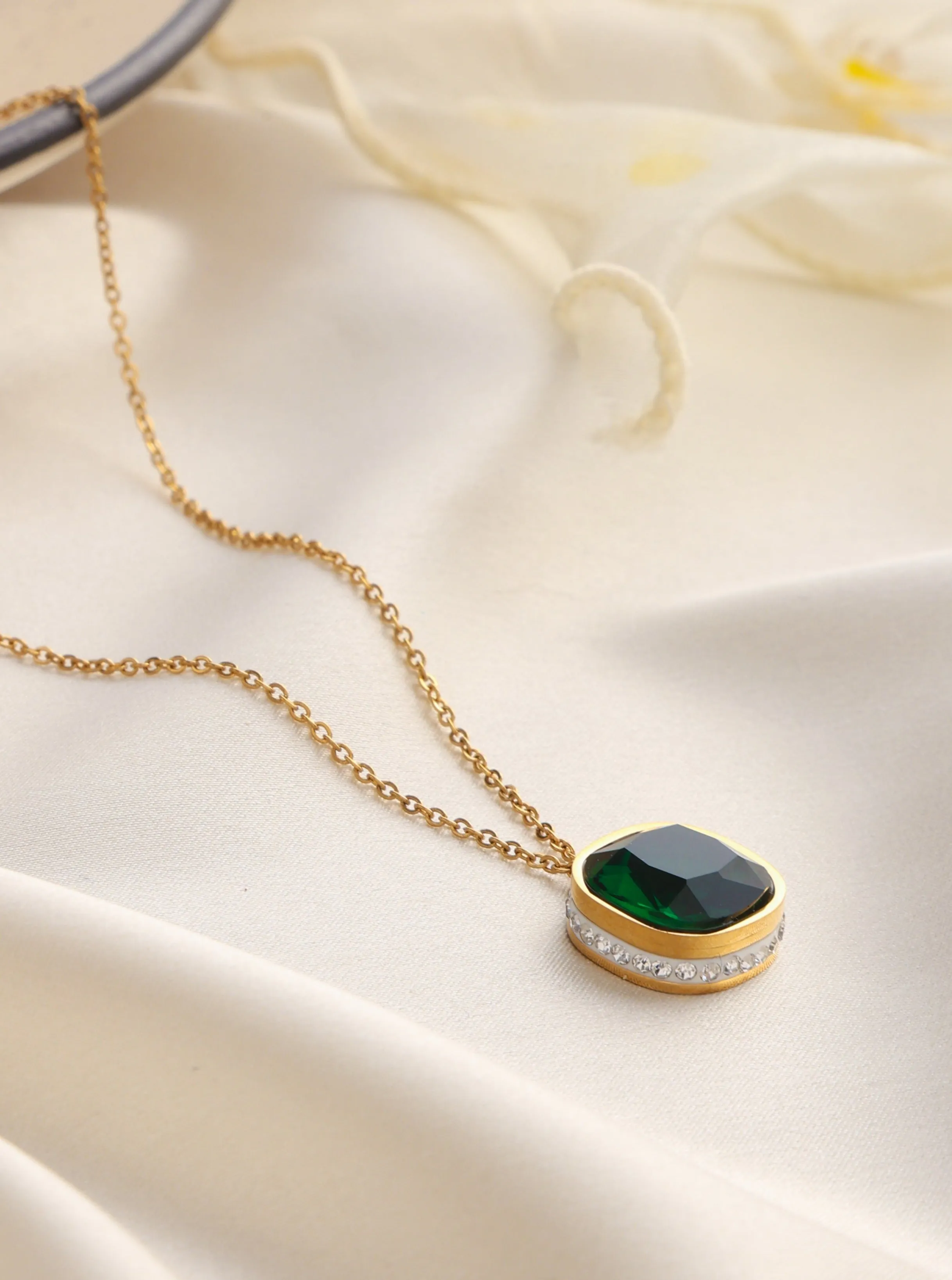 Roche Emerald Necklace - Best Deals and Exclusive Discounts available!