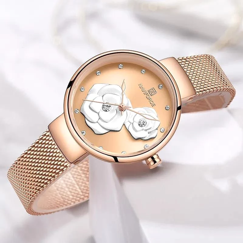 Stylish Metallic Bracelet Watch for Women