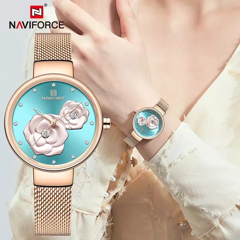 Stylish Metallic Bracelet Watch for Women