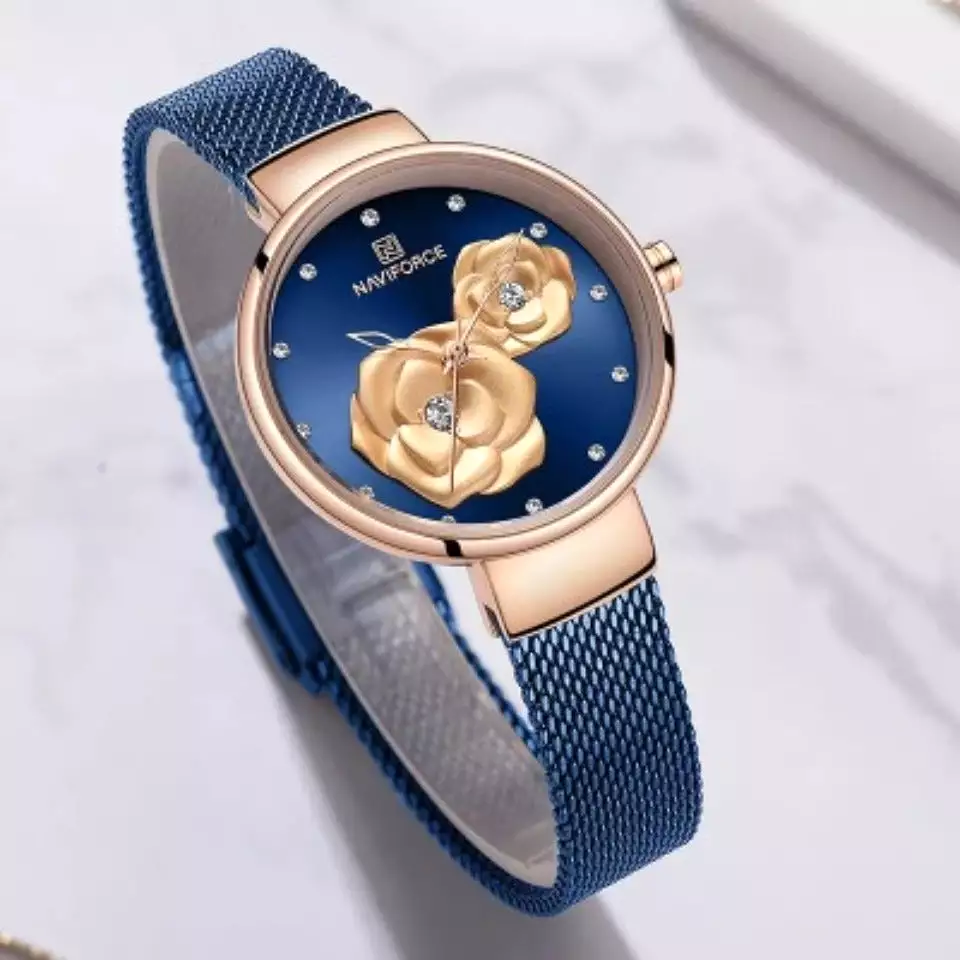 Stylish Metallic Bracelet Watch for Women