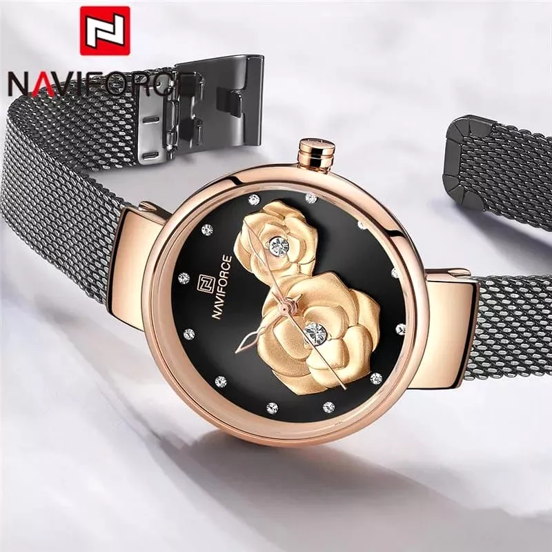 Stylish Metallic Bracelet Watch for Women