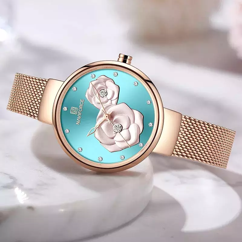 Stylish Metallic Bracelet Watch for Women