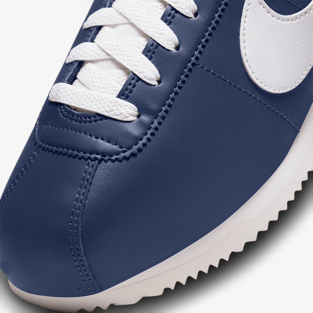 The result is Cortez Midnight Navy Sail Noise Aqua Sail.