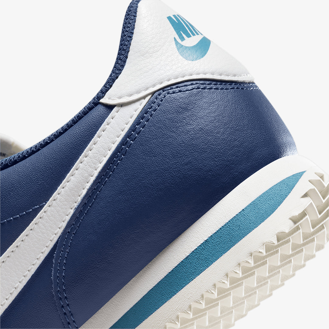 The result is Cortez Midnight Navy Sail Noise Aqua Sail.