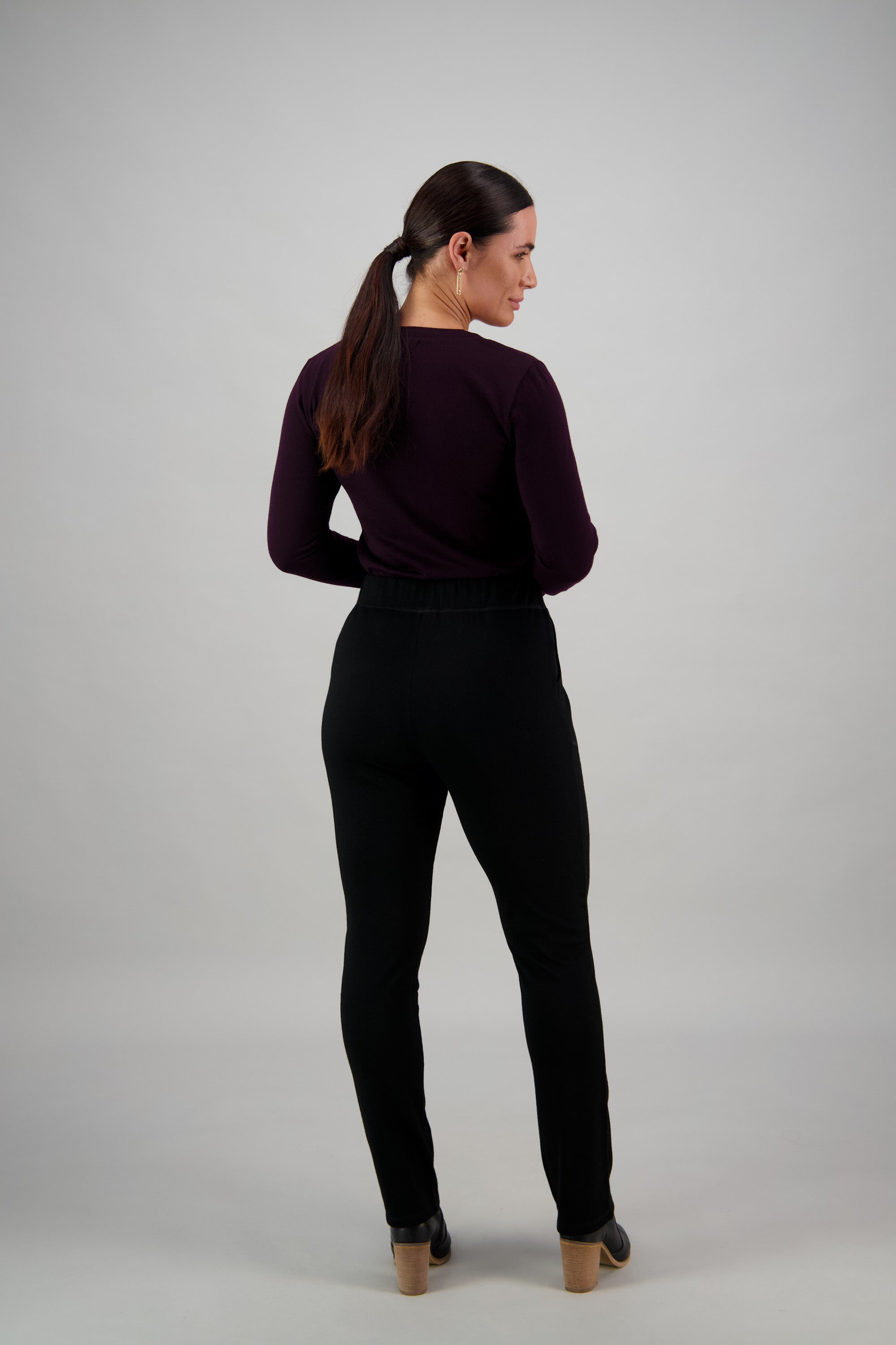 Vassalli - Merino Relaxed Slim Pull On Pant - Back | Google SEO optimized result