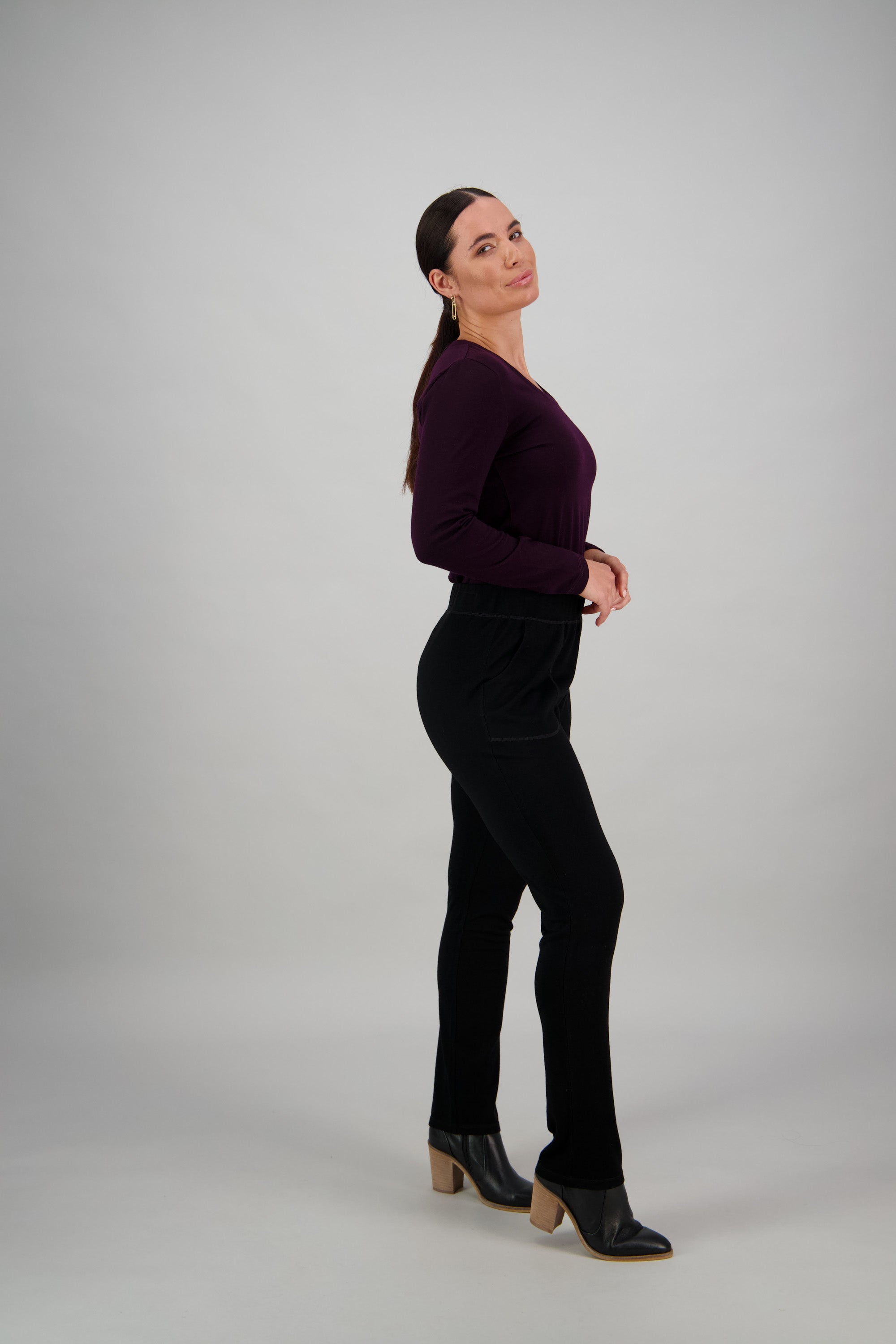 Vassalli - Merino Relaxed Slim Pull On Pant - Back | Google SEO optimized result