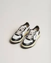 White Black Medalist Low Two Tone Sneaker - Autry