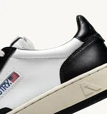 White Black Medalist Low Two Tone Sneaker - Autry