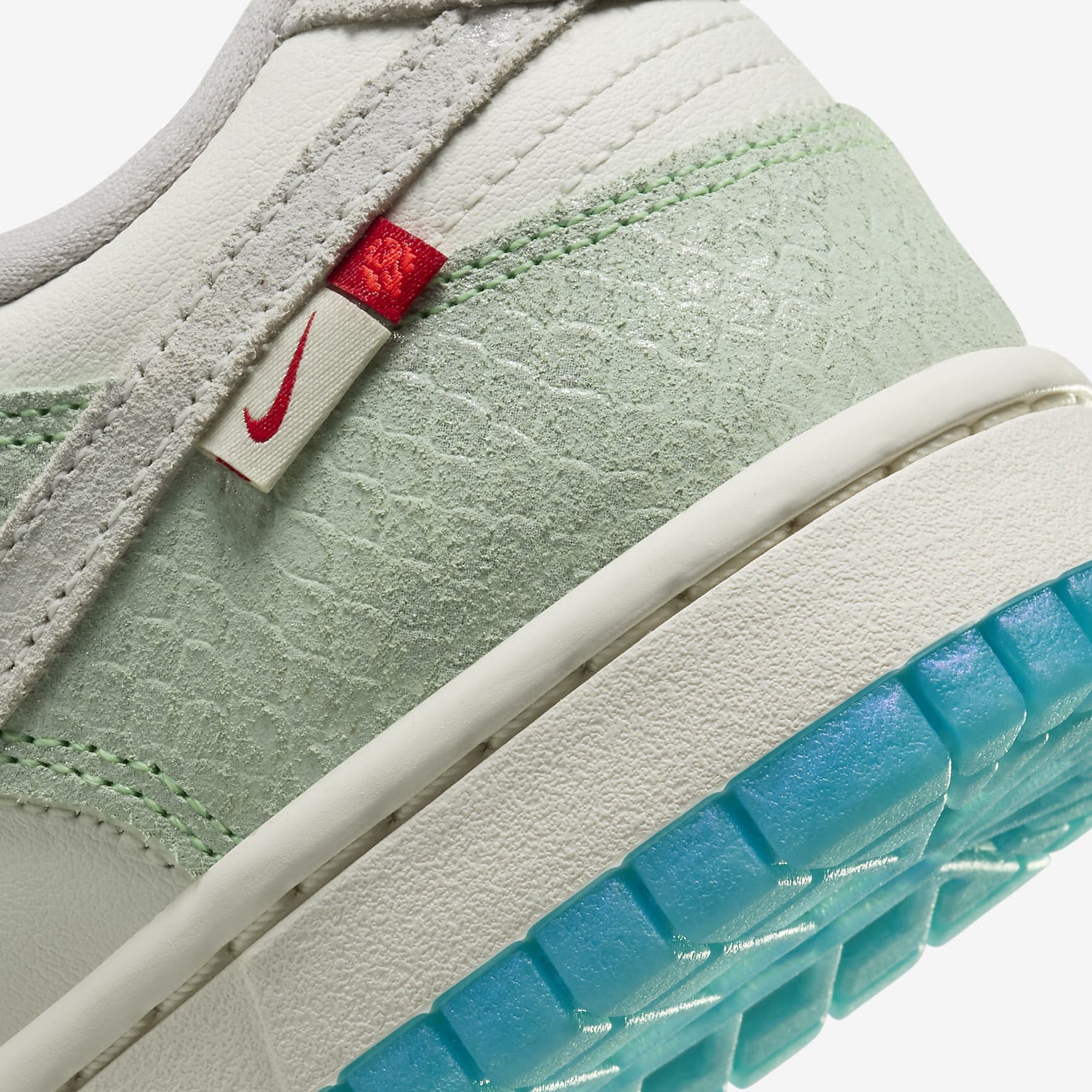 'Women's Dunk Low LX - Sail/Sail-Sail-Dusty Cactus'